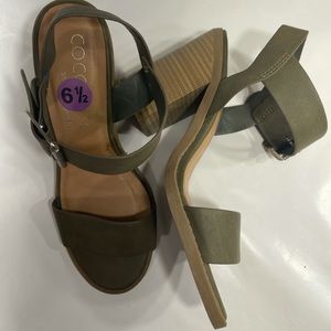 NWOT Coconuts by Matisse Talbert Olive Green, 6.5